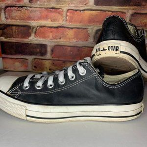 Chuck Taylor Black Leather lows - Men Size 5 / Women Size 7